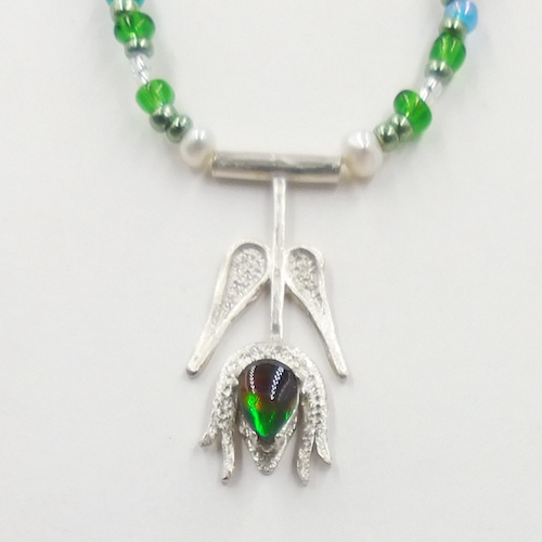 Click to view detail for DKC-2149 Necklace, Pearls, Blue/Green Beads, Tulip Korite Ammolite Pendant $275
